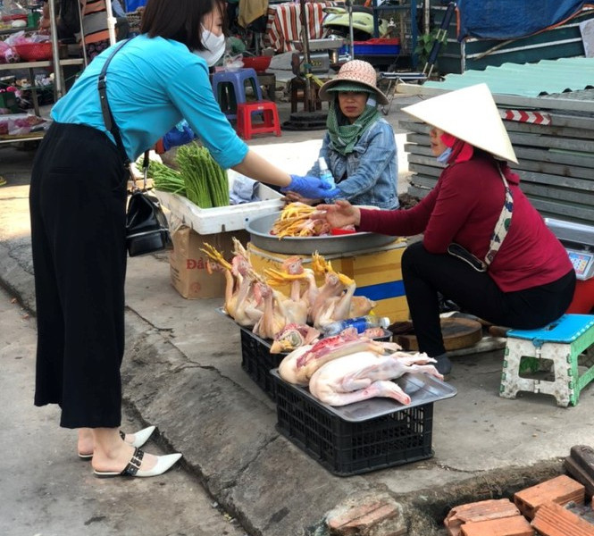 TiTiOne tặng hàng ngàn chai nước rửa tay miễn phí đến người dân - ảnh 13